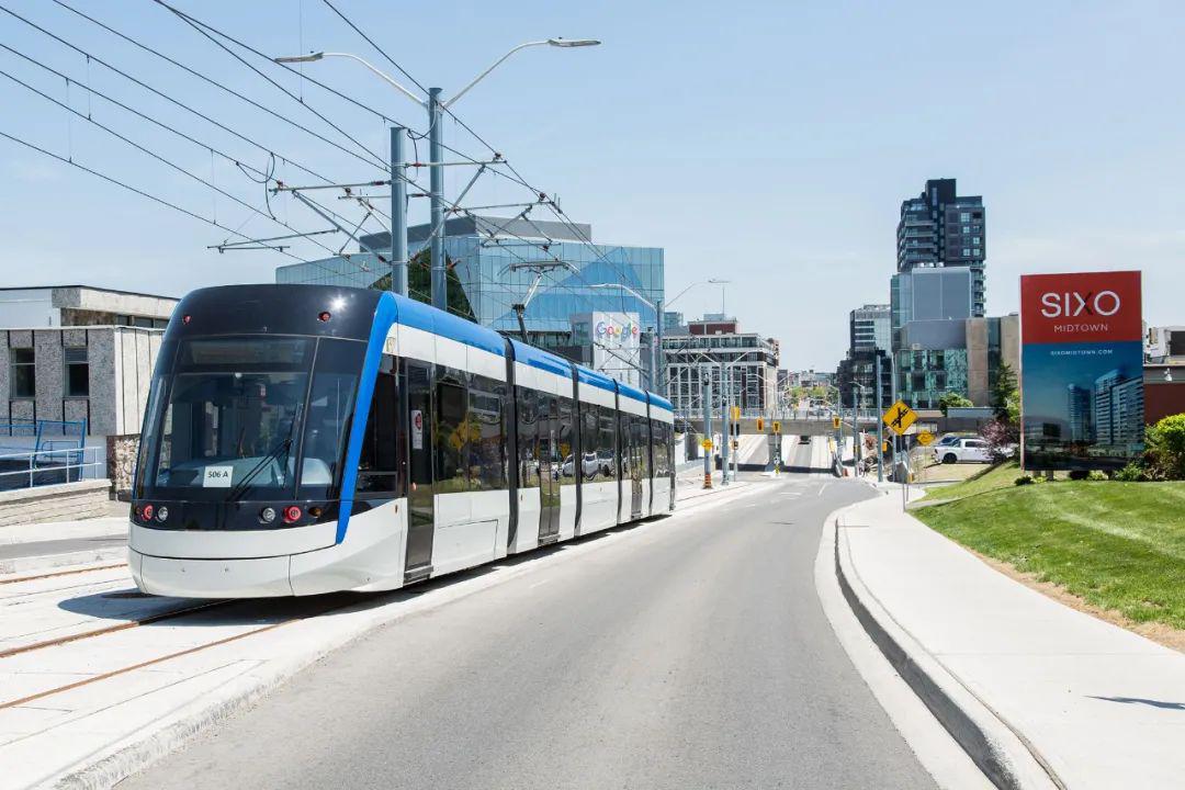 2009年,环境评估组织开始编制连接基奇纳和滑铁卢的轻轨系统建议书,并