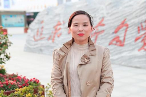 陪孩子们走过寒夜向阳花开记淮滨高中高三最美教师张雪芹