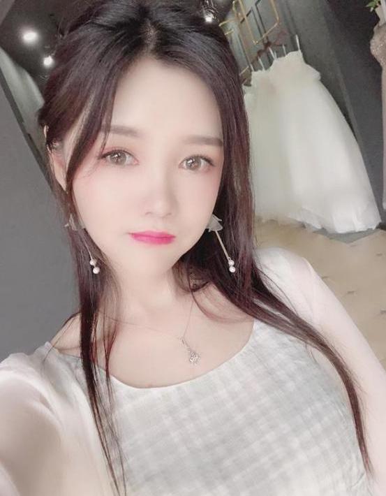 和平精英女主播柔柔突破300万粉丝一姐的崛起势不可挡