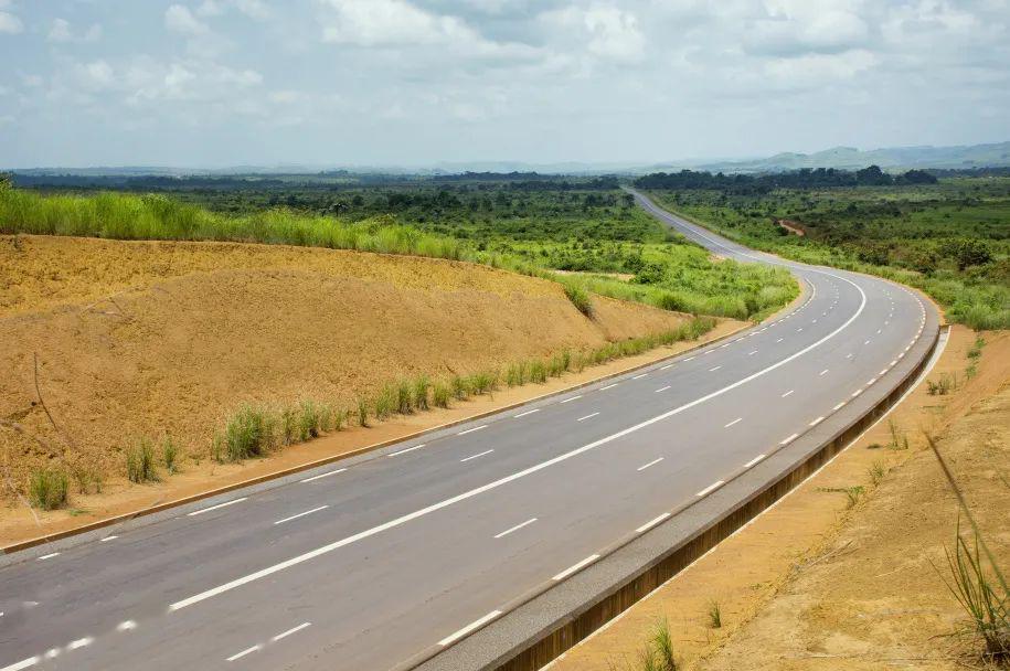 项目02莫桑比克n6公路改扩建项目02莫桑比克n6公路改扩建项目全长287