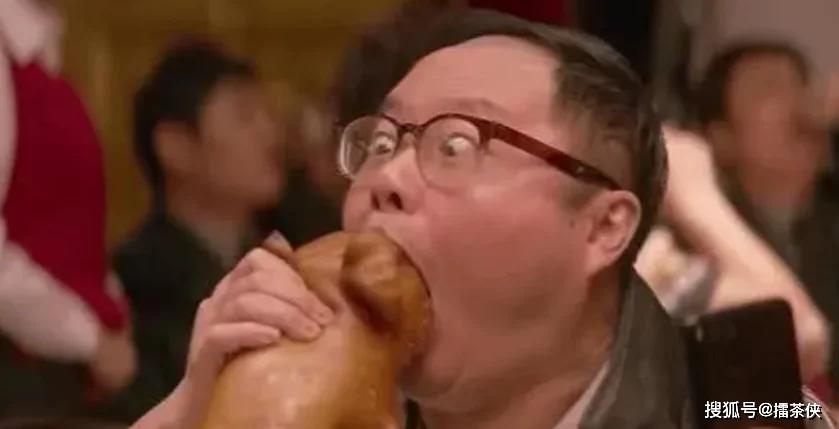 西虹市首富帝王蟹烤乳猪是真的演员吃的时候很痛苦