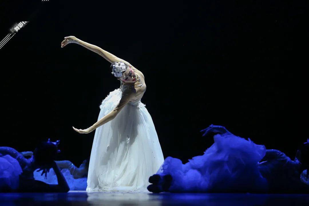 蒙古族群舞《额尔古纳河》静谧而不失雄伟,柔美而不失大气_舞蹈