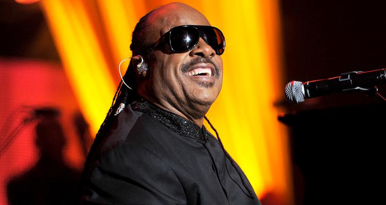 中国钢琴家郎朗也受邀演出安德烈·波切利,阿兰妮斯·莫利塞特,比莉