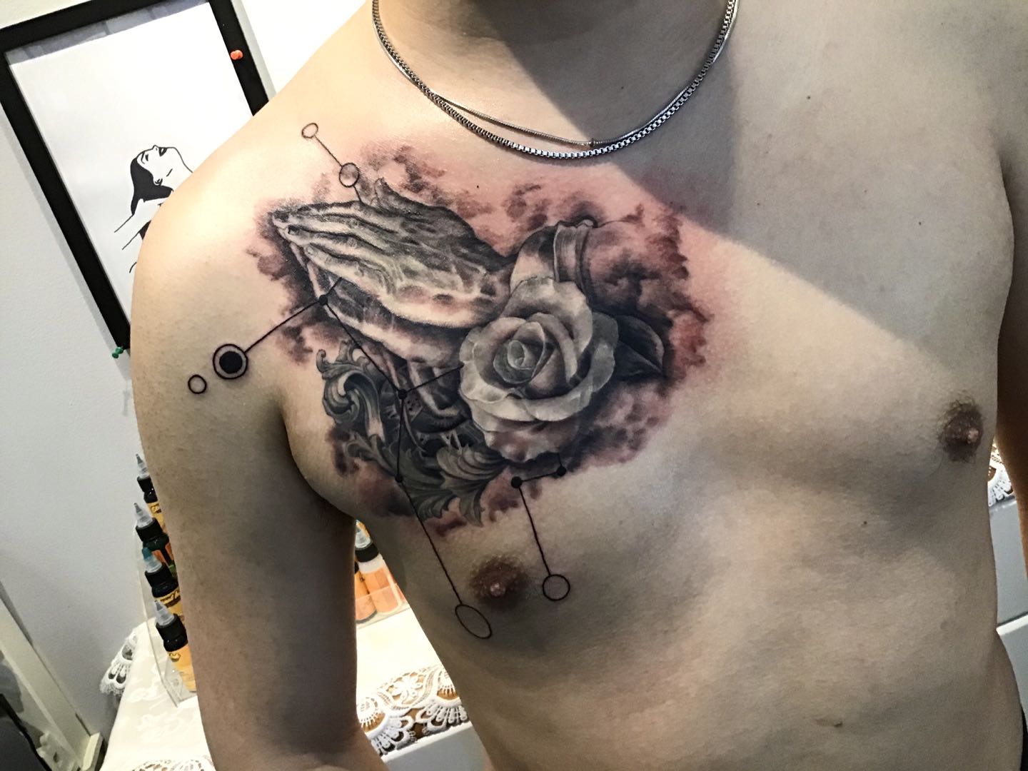 绘画艺术家杨彩彬致敬丢勒创作纹身作品永恒的祈祷之手刺青