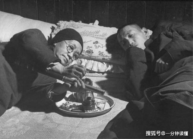 原创晚清吸食鸦片场景张张触目惊心母子同时吸食