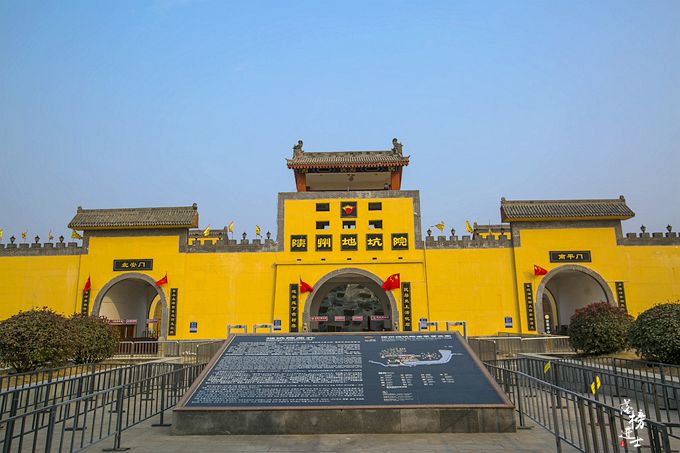 三门峡古称陕州,又名上阳城,地理上,它北隔黄河与三晋呼应,在历史上