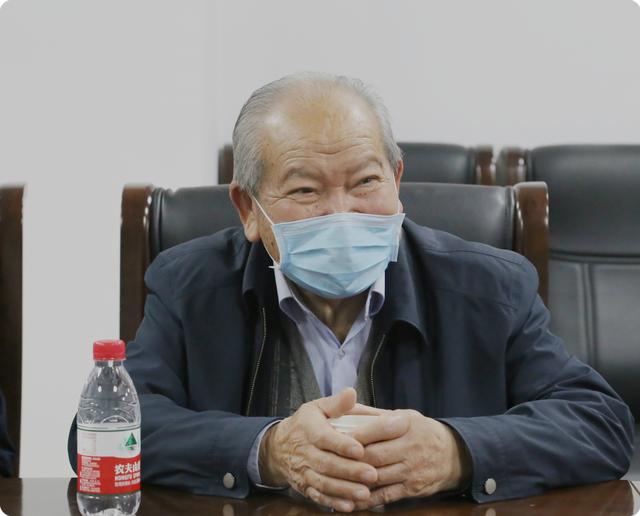 援疆:吴登云来访,聆听前辈教诲_乌恰县