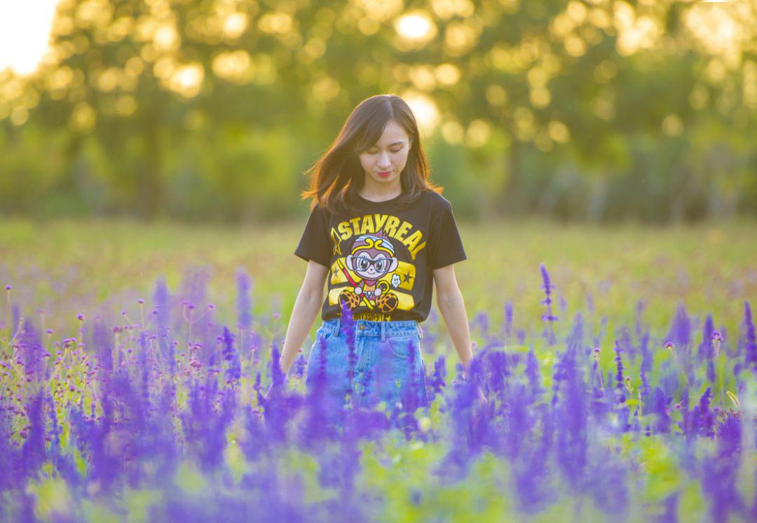 人景相融低头,转换角度拍照低头杀衲田花海拍照pose大全花海拍照大 