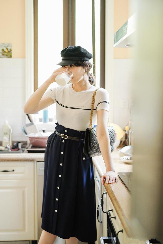 40岁的女人如何穿显气质?这些初夏减龄装摆脱沉闷老气,学起来吧