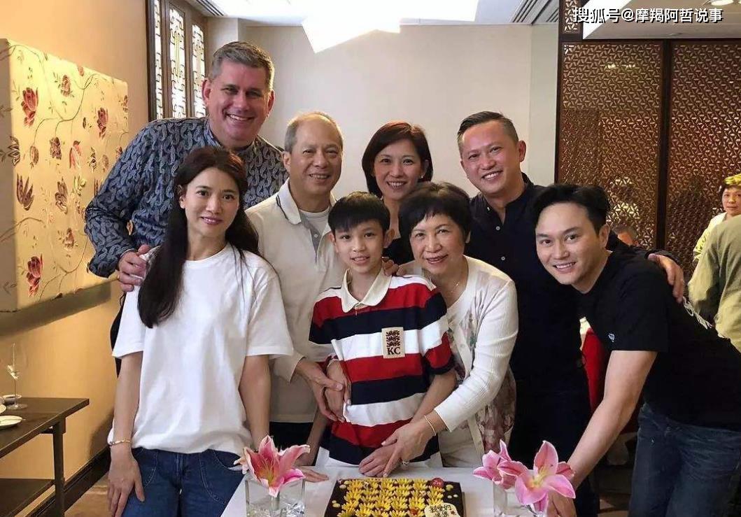 其实一路走过来,不管是沈嘉伟拥有很多财产还是沈嘉伟生活在高端区,他