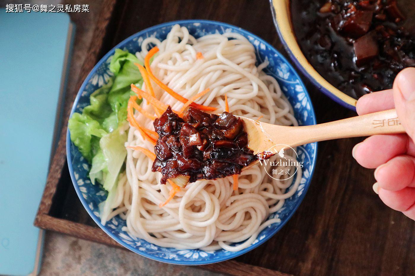 早餐兒子就饞這碗麵,醬香味濃真好吃,2天不吃準受不了_炸醬麵