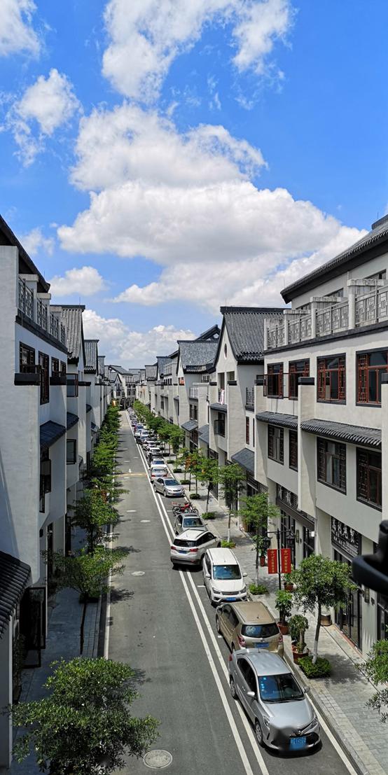 潮州东方之都项目位于潮州韩东新城意东三路,占地250亩,总建筑面积为