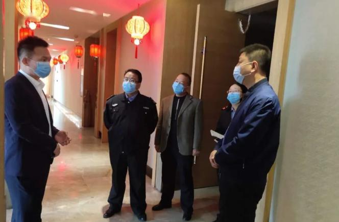 华阴市副市长崔金杰对市场复工复产情况进行调研