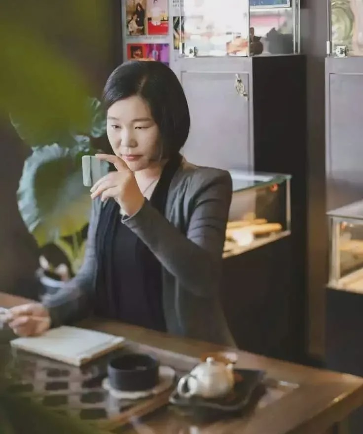 所以于2012年拜《风雪夜归人》的创作者杨树明先生为师学习翡翠雕刻