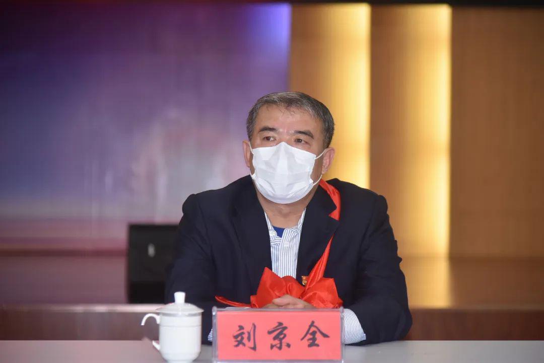 援青医疗队员,急救车司机刘京全(曾参加过援川救灾任务)援青医疗队员