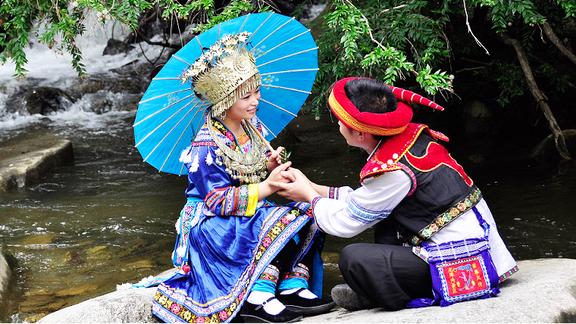 一首贵州山歌情哥情妹山中走歌甜人美好听极了