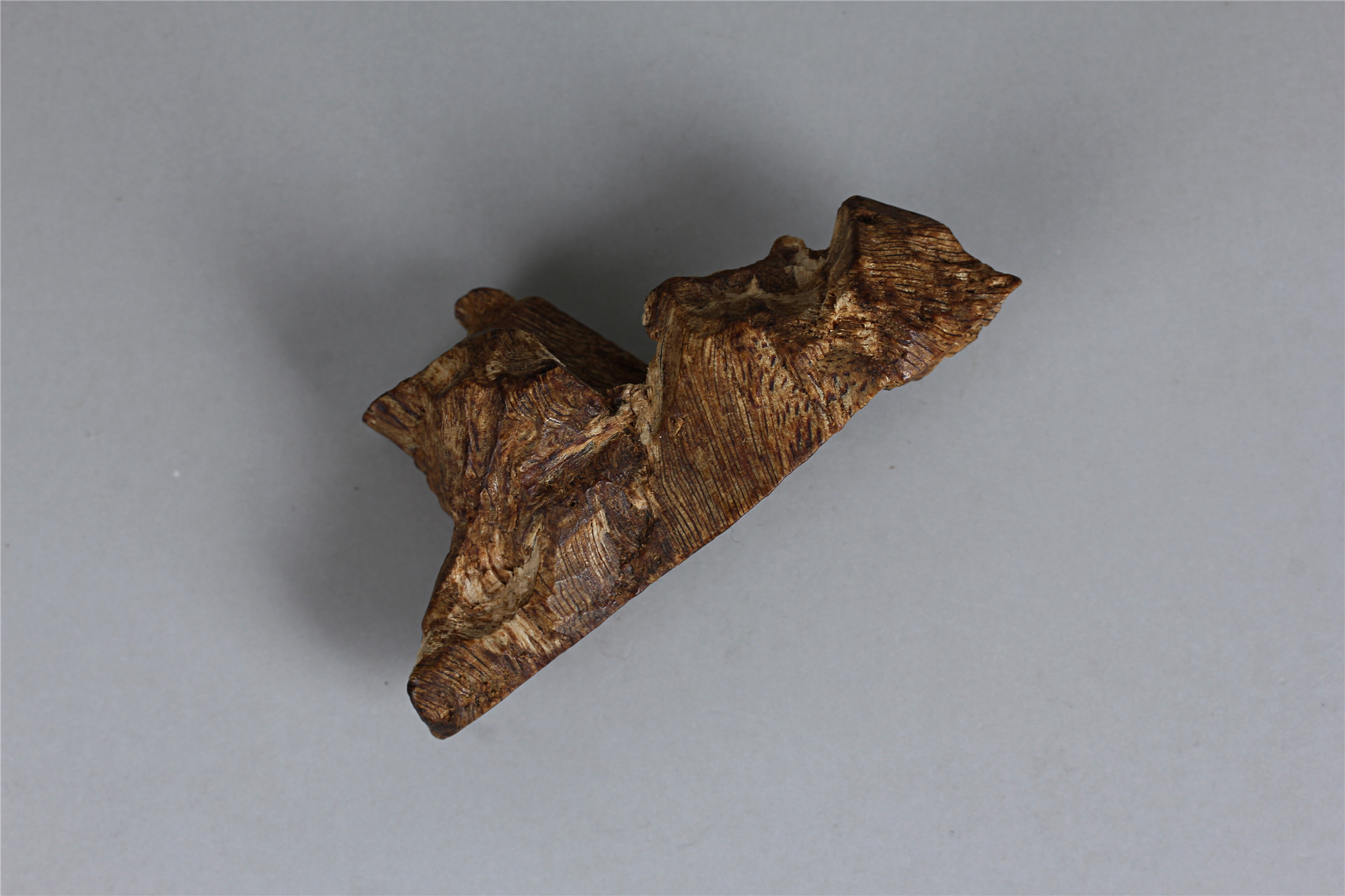 奇楠的产地有不少,中国的广西,广东,海南,贵州;越南,柬埔寨,老挝,印度