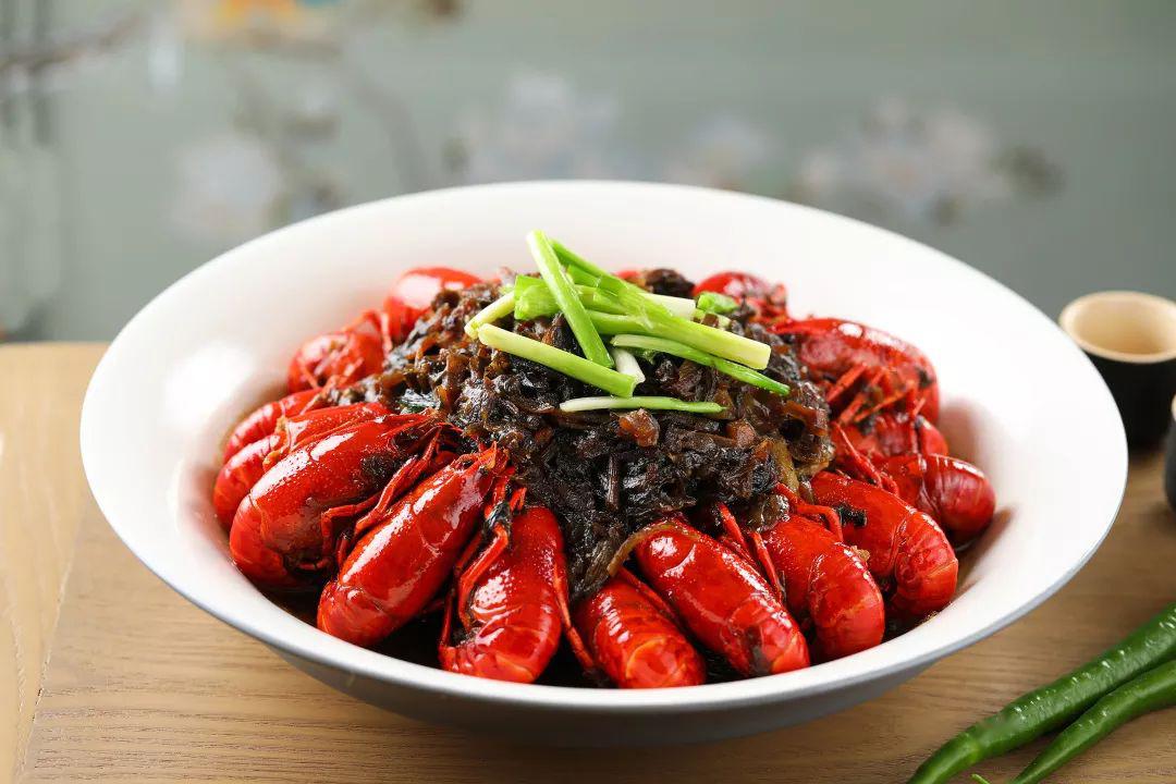 汁水充沛香气四溢就像这里的一器一物美好的环境能激发人的情绪往往只