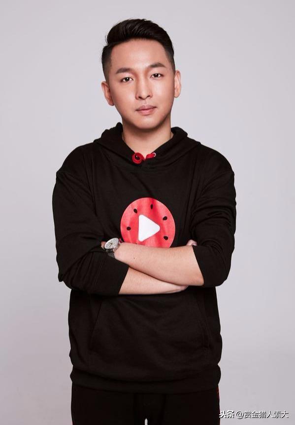 玩游戏也能成明星,在头条谁才是游戏领域的大哥,麦克 老撕鸡?