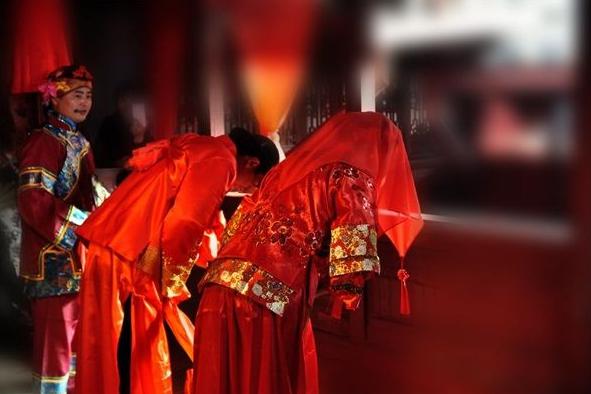 我仿佛结了一个假婚