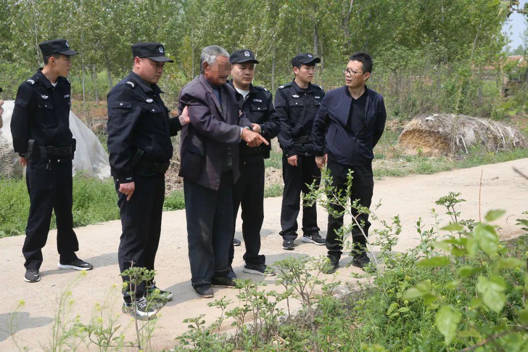 成功抓获潜逃21年的涉嫌故意杀人上网逃犯莫某发(男,64岁,兰陵县新兴