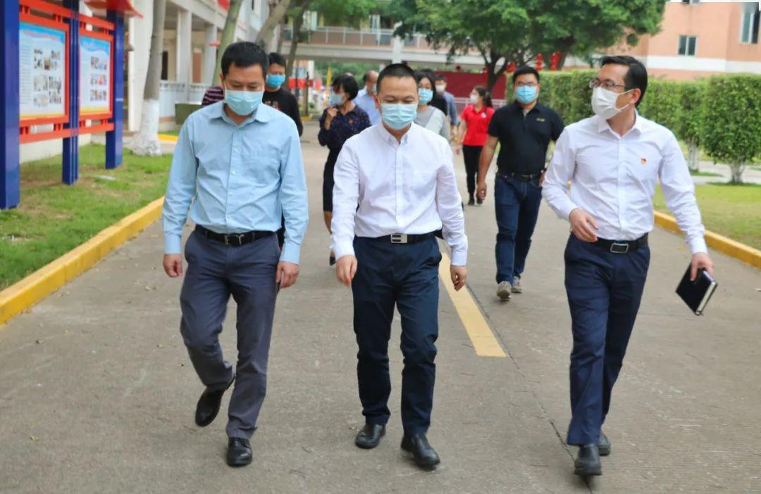 助力复学领导调研指导工作勒中精细准备返校区委常委练凌东同志到我校