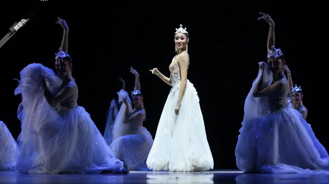 蒙古族群舞《额尔古纳河》静谧而不失雄伟,柔美而不失大气_舞蹈