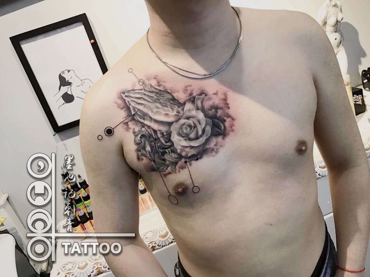 绘画艺术家杨彩彬致敬丢勒创作纹身作品永恒的祈祷之手刺青