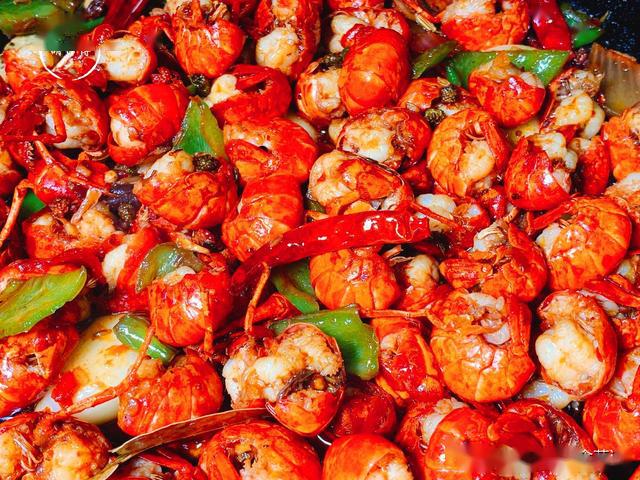 炒虾球时最忌洗净后直接炒大厨教您一妙招虾肉鲜嫩还更入味