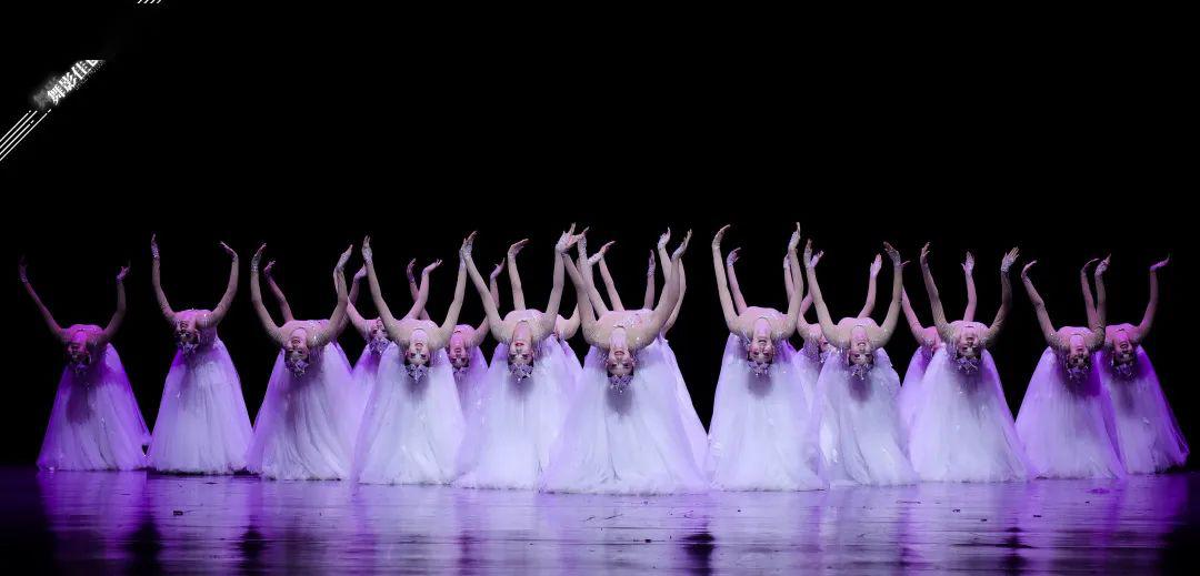 额尔古纳河位于黑龙江的左上源,发源于大兴安岭西麓,海拉尔河与大字兰