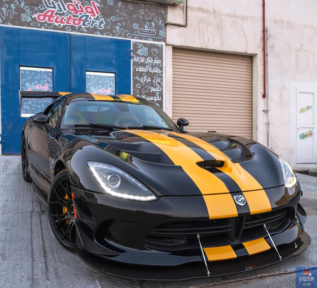 采用"acr-e aero车身套件"的道奇蝰蛇 srt!