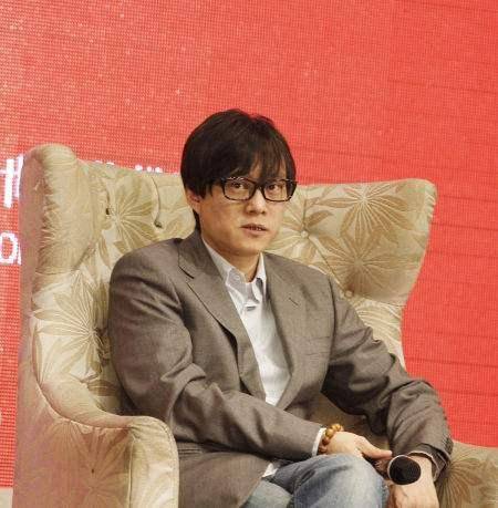 他曾说虽然香港有林夕,台湾有方文山,大陆有高晓松,但是他的词永远都