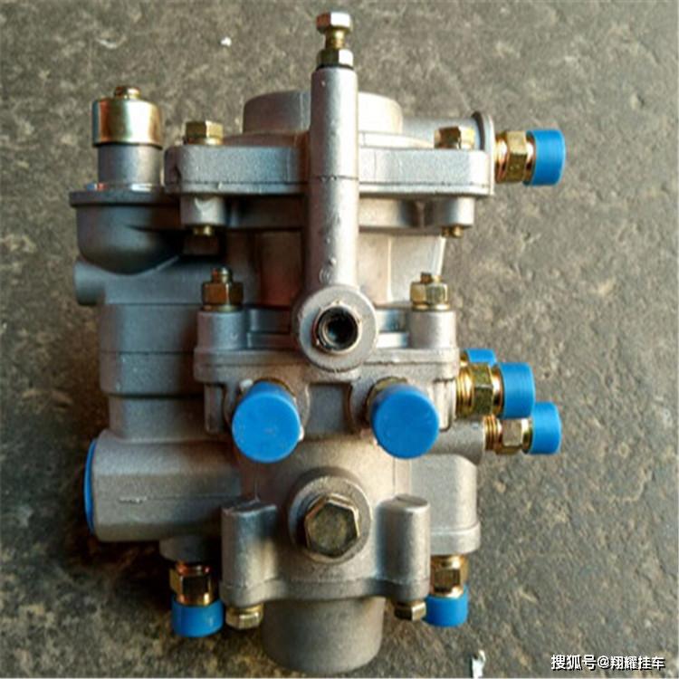 半挂车刹车泵的构造及原理半挂车增压继动阀半挂车制动分泵