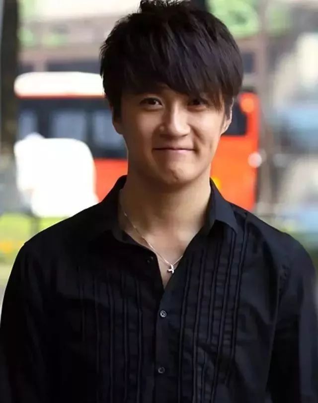 39岁迟帅感情坎坷与姚笛交往七年被甩如今娶娇妻很是恩爱