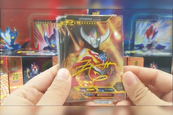 奥特曼稀有签名卡罗索布鲁欧布和捷德奥特曼尊皇形态