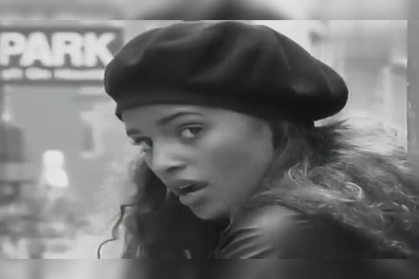 艾米利亚里德贝格bigbigworldmv歌声句句入心令人难忘