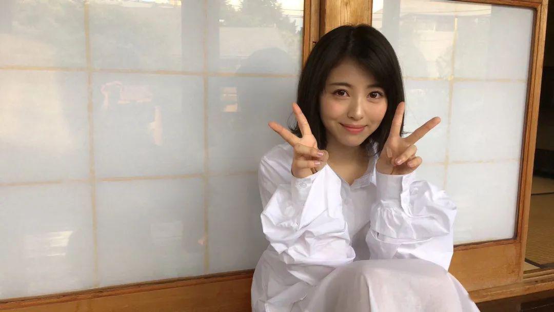 滨边美波镜头之外超越时代限制的美貌