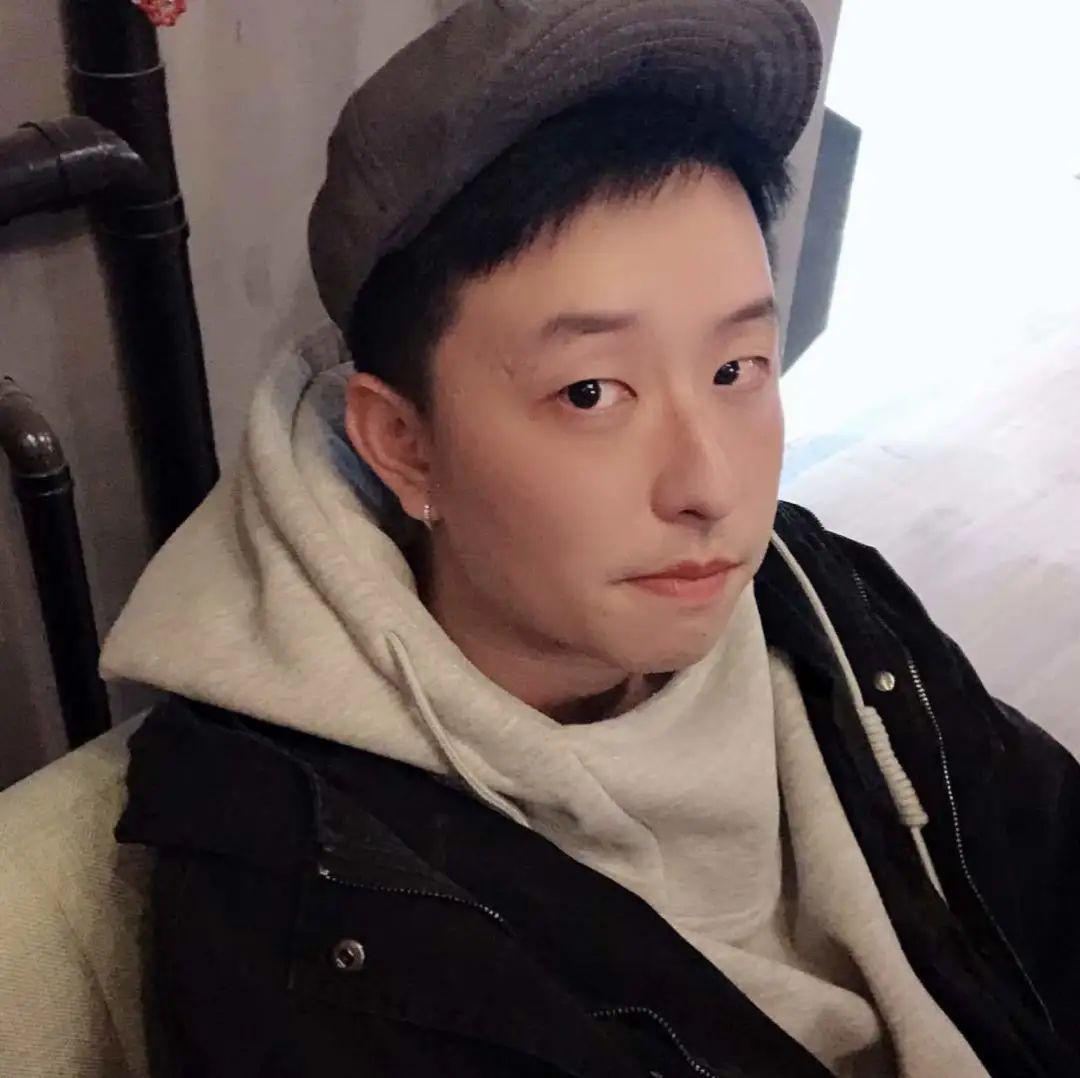 今天,小触也有幸巧遇了我们的触电沙雕三兄弟,并顺便向钢蛋儿钢哥做了