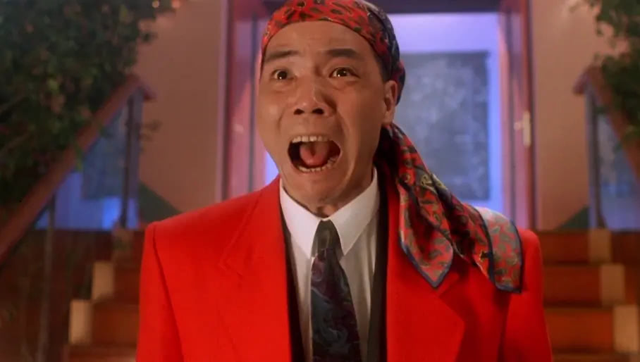 他是周星驰电影黄金配角,一句话一个角色火了26年,59岁自爆0收入