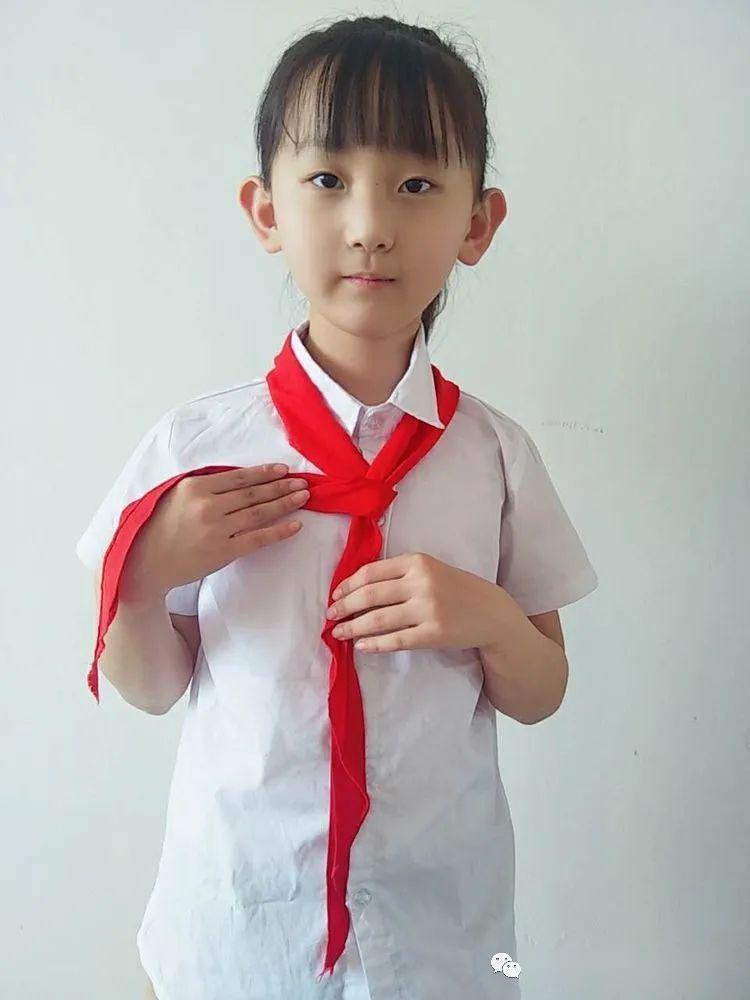 小学生红领巾照片图片
