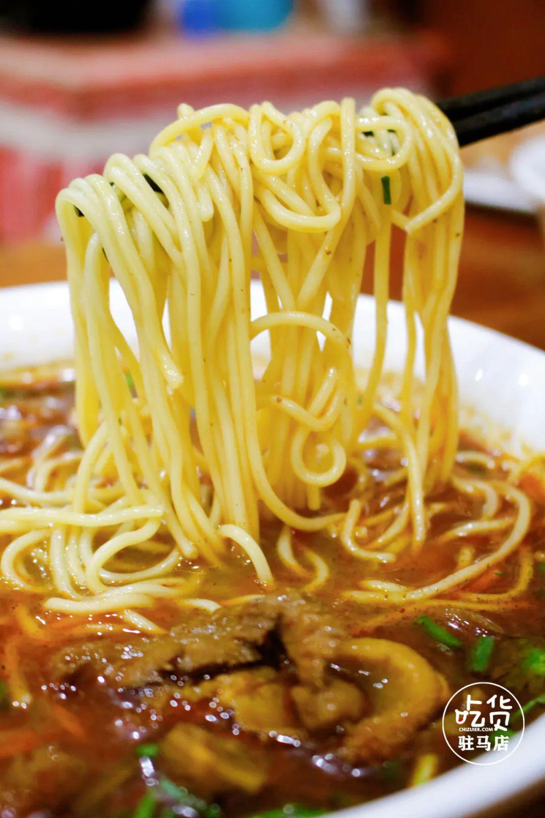吃面就吃驻马店老字号襄阳名吃李记牛杂面原光明小区对面新开二分店不