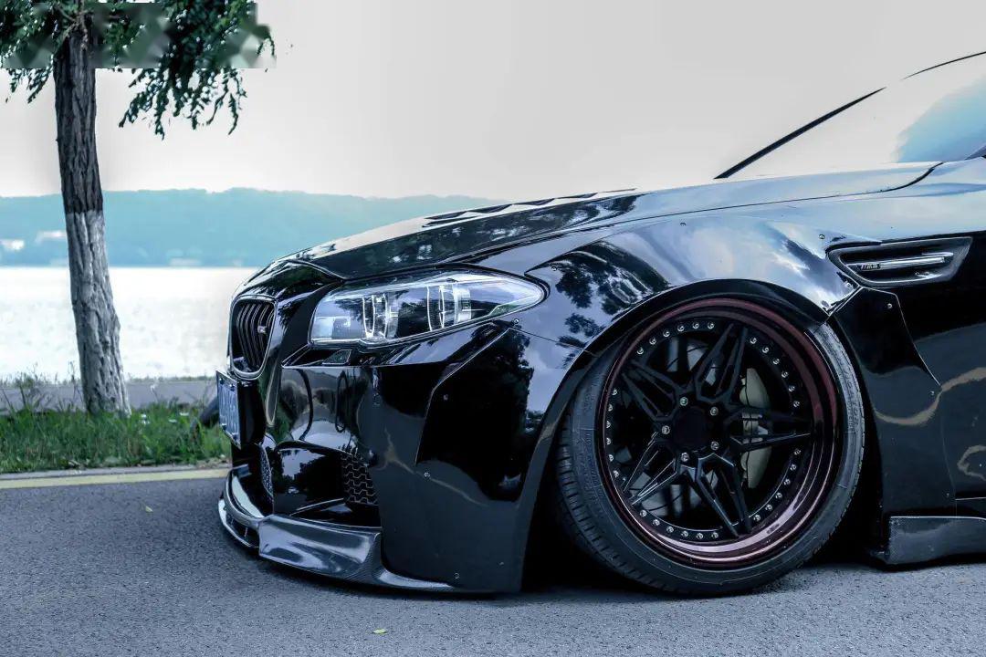 6次换漆加无数套轮毂车友终于打造出完美姿态宝马m5