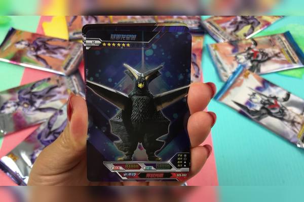 奥特曼卡牌2元包开到满星卡戈德拉星人