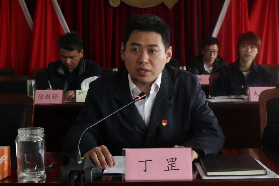 镇党委副书记,镇长人选沈敏勇主持会议.