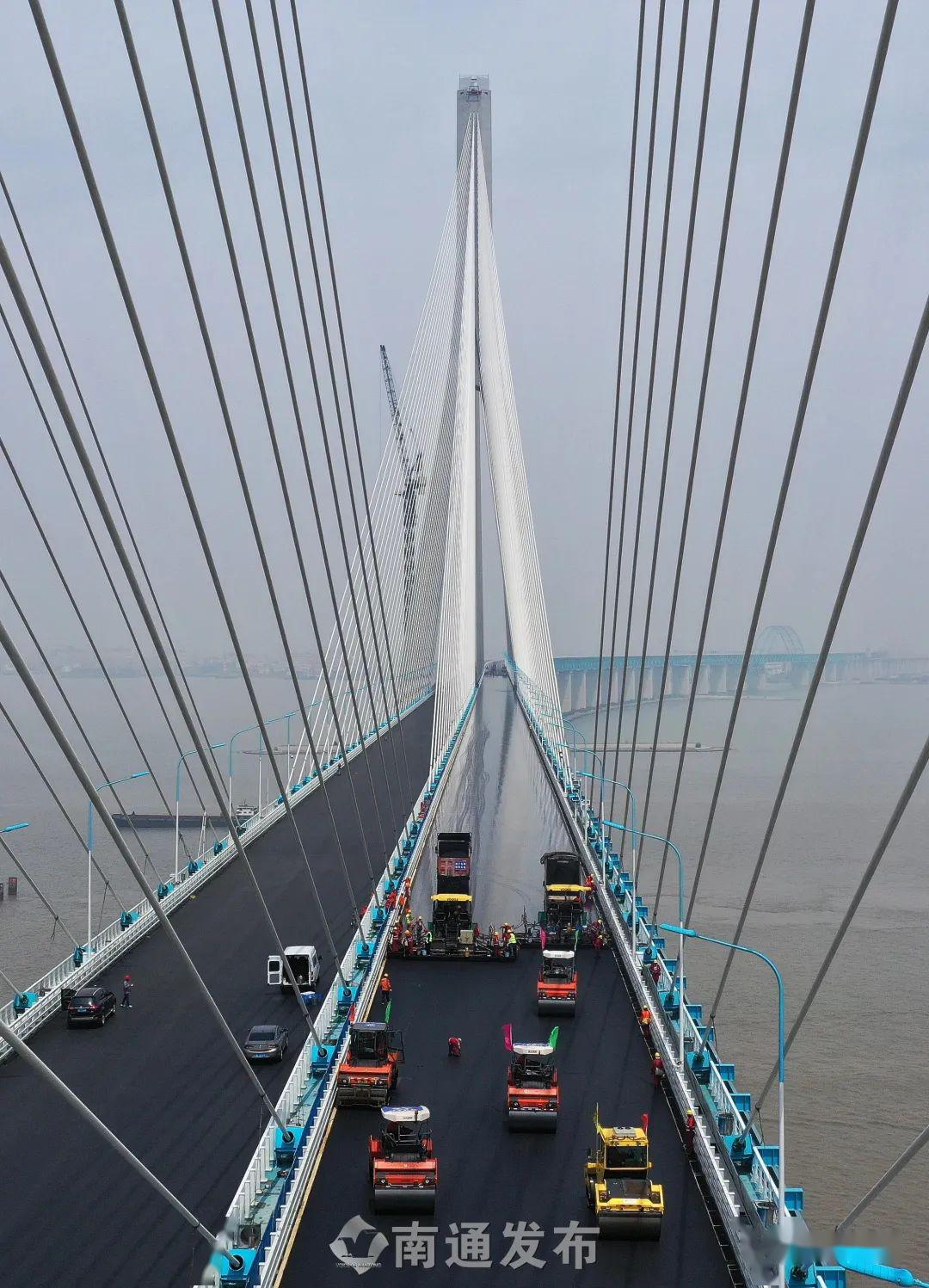 炫酷沪通长江大桥穿防护服了