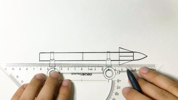 畫一輛滿載導彈的運輸車航母上經常會見到