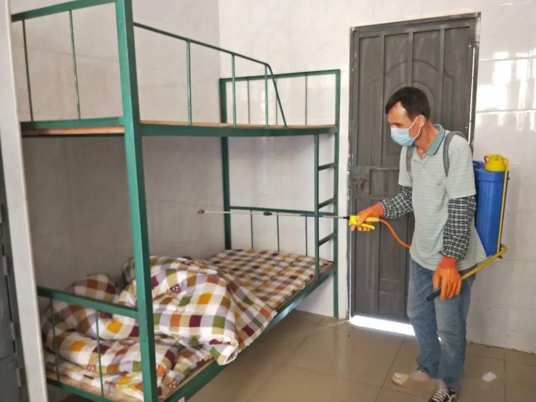 用责任守护师生的安全——南宁市龙翔学校举行高三,初三毕业班学生