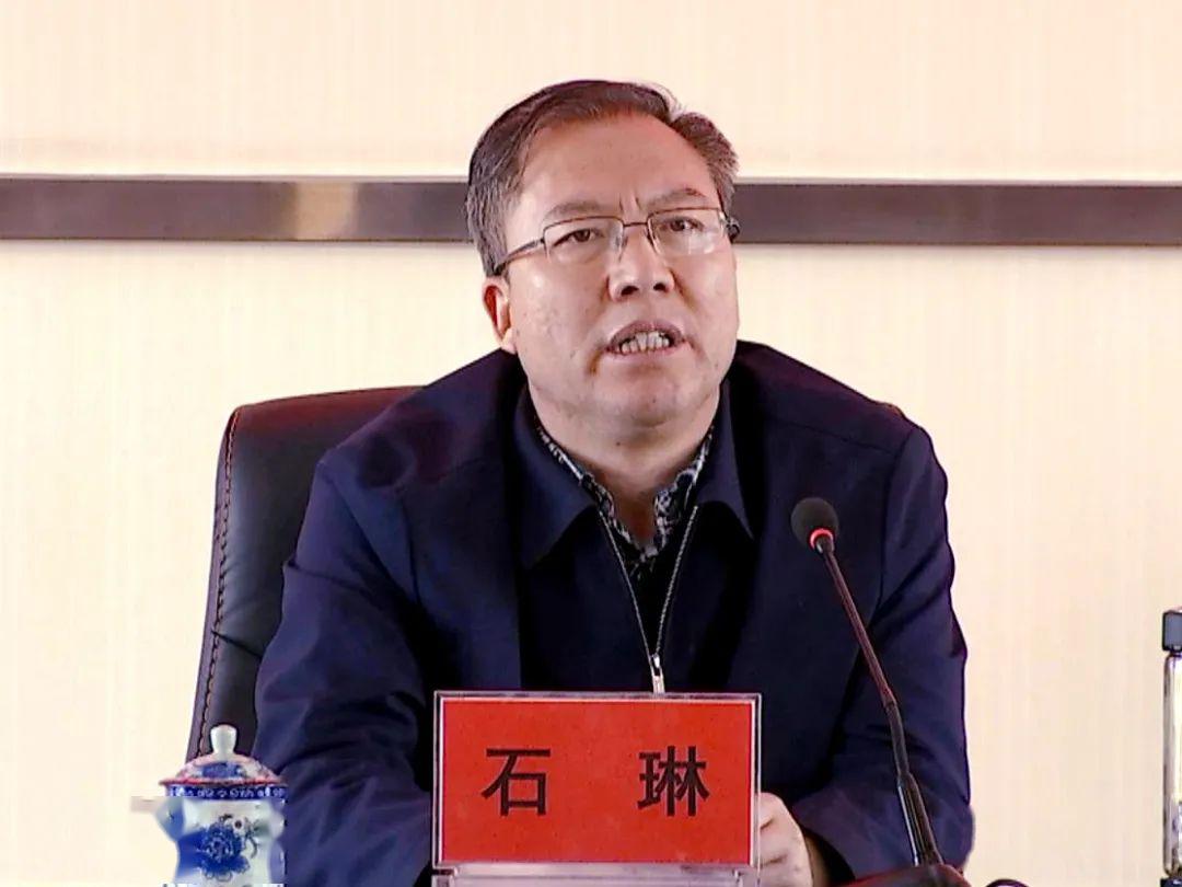 县委书记石琳为参训人员作专题培训,石琳指出,要高度重视,深刻认识