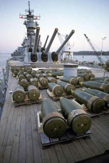 历史上的今天:1989年4月19日 美军战列舰炮塔爆炸!47人死亡!