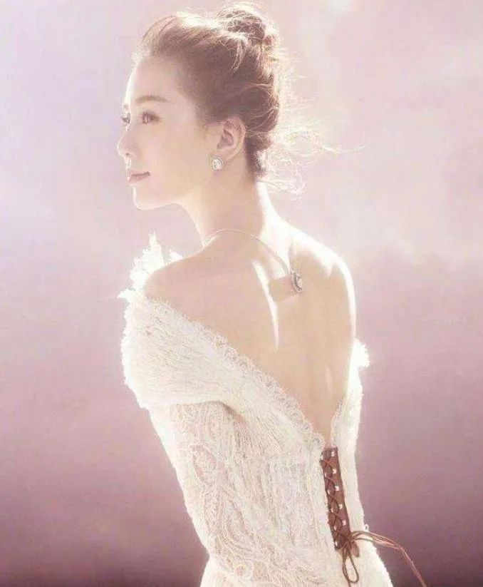 爱看美人背盘点20位美女明星美背你更中意谁